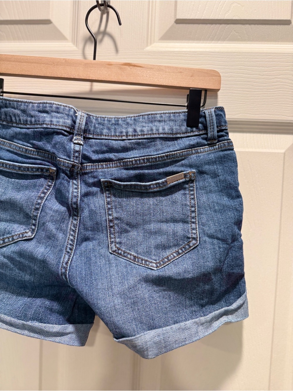 Jennifer Lopez Distressed Denim Shorts Size 8 Cuffed Stretch Blue Jean - Picture 8 of 9